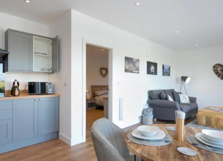 Adorable 1 Bedroom Country Cottage Bodewryd Bagian luar foto