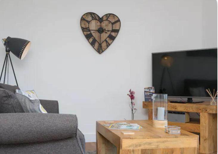 Adorable 1 Bedroom Country Cottage Bodewryd Bagian luar foto